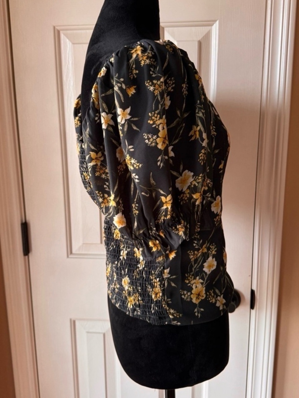 Abercrombie & Fitch Black Floral Sweetheart Puff Sleeve Crop Top - Picture 3 of 4